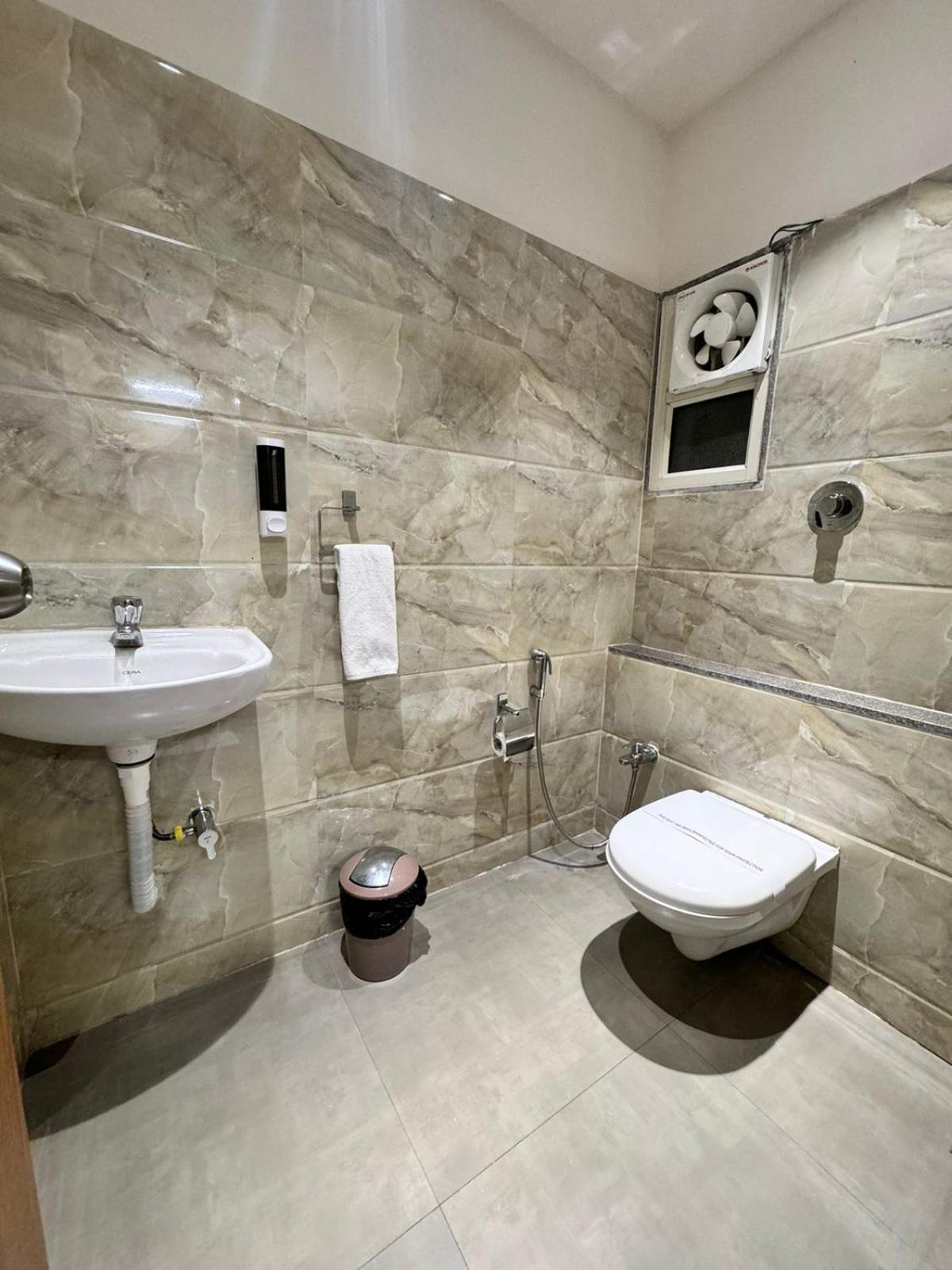 Siara Styles Amba Suites, Gandhinagar Exterior photo