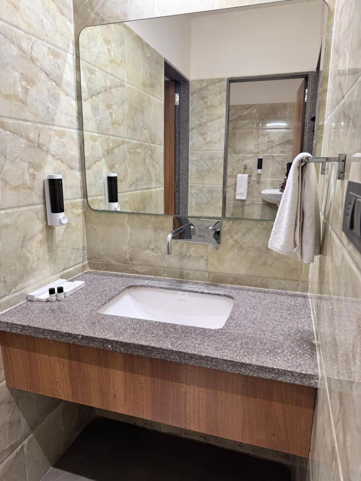 Siara Styles Amba Suites, Gandhinagar Exterior photo