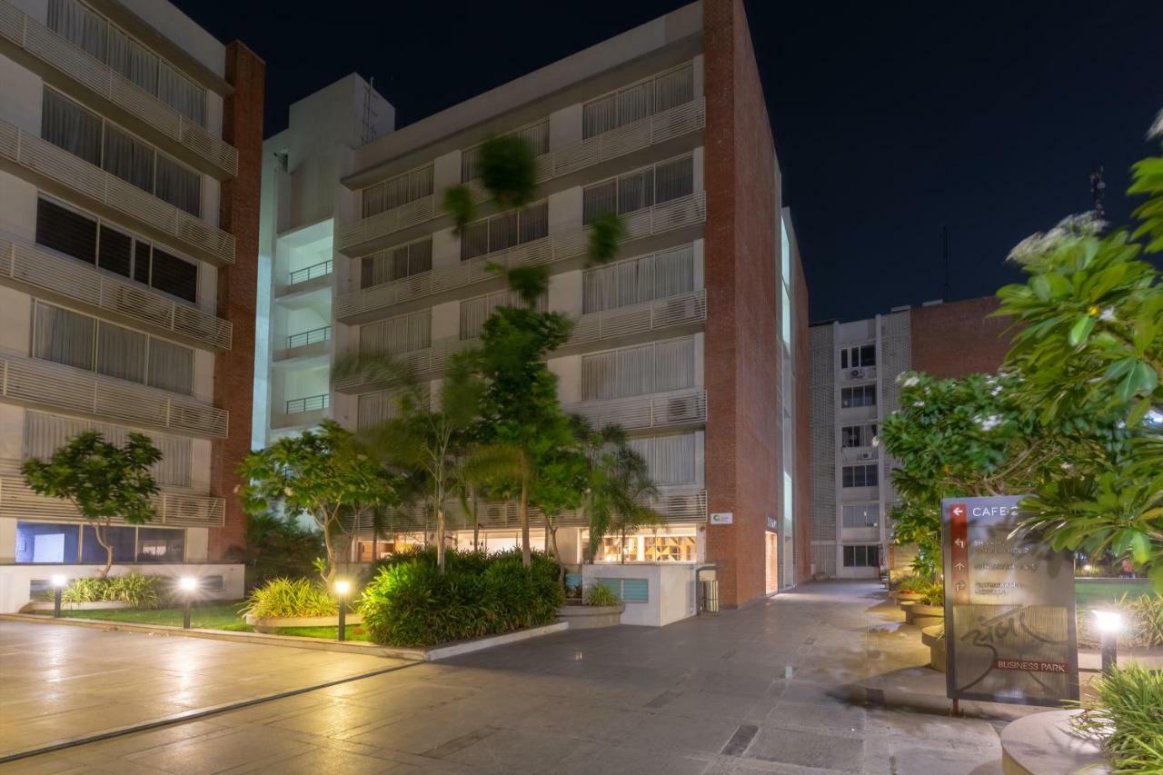 Siara Styles Amba Suites, Gandhinagar Exterior photo